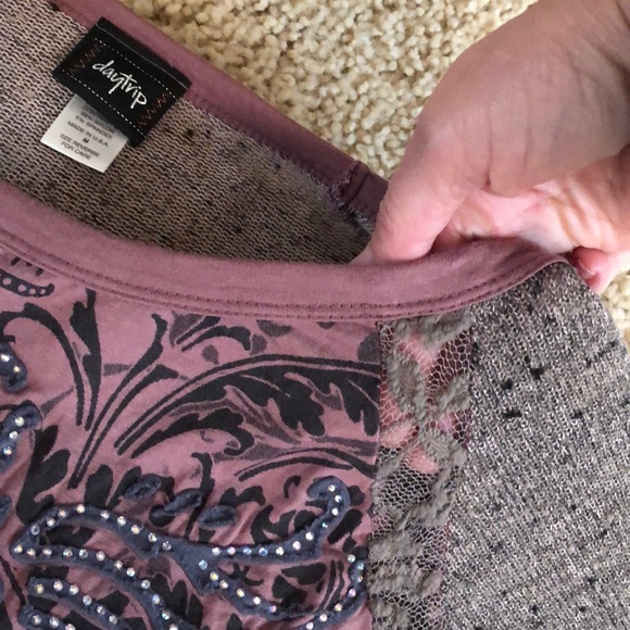 Daytrip Embellished Top Size Med Mauve and Taupe - Picture 7 of 8